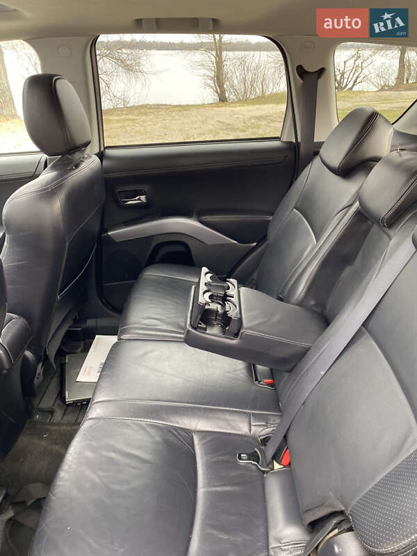 Позашляховик / Кросовер Mitsubishi Outlander 2011 в Каневі