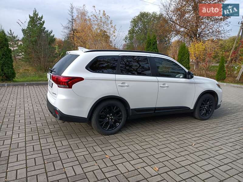 Позашляховик / Кросовер Mitsubishi Outlander 2018 в Чернігові