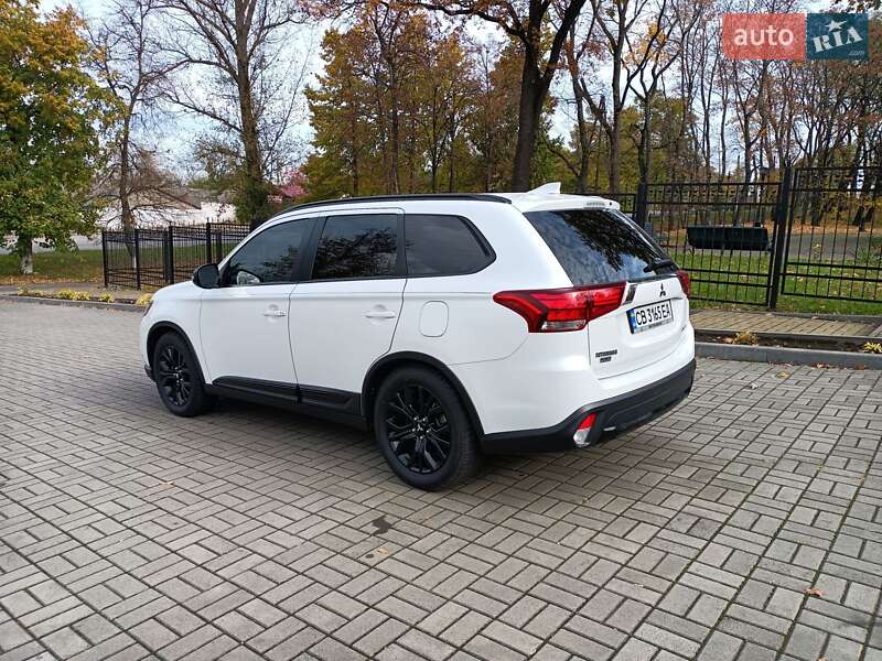 Позашляховик / Кросовер Mitsubishi Outlander 2018 в Чернігові