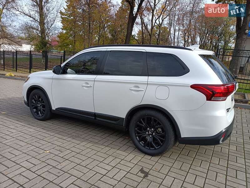 Позашляховик / Кросовер Mitsubishi Outlander 2018 в Чернігові