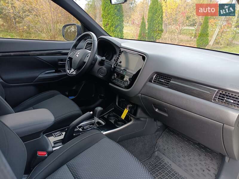 Позашляховик / Кросовер Mitsubishi Outlander 2018 в Чернігові