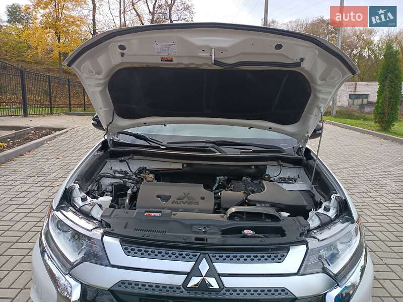 Позашляховик / Кросовер Mitsubishi Outlander 2018 в Чернігові