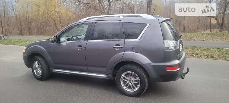 Позашляховик / Кросовер Mitsubishi Outlander 2010 в Харкові