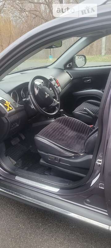 Позашляховик / Кросовер Mitsubishi Outlander 2010 в Харкові