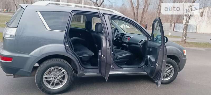 Позашляховик / Кросовер Mitsubishi Outlander 2010 в Харкові