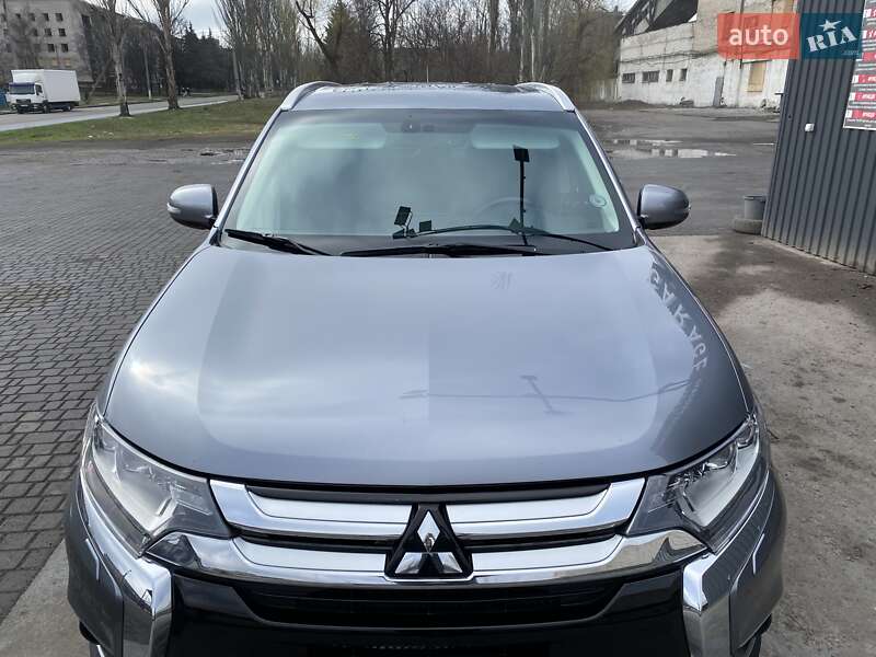 Позашляховик / Кросовер Mitsubishi Outlander 2016 в Добропіллі