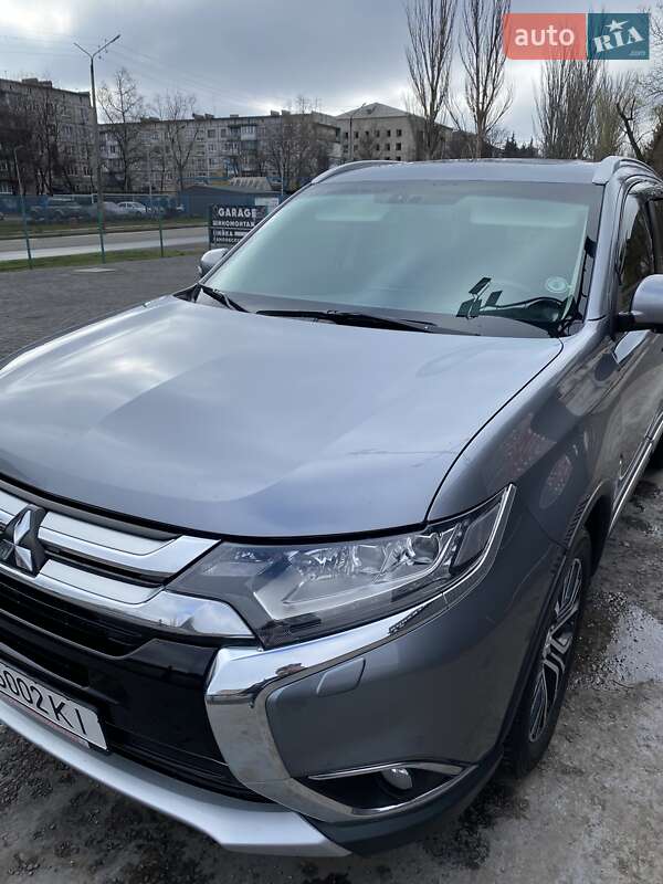 Позашляховик / Кросовер Mitsubishi Outlander 2016 в Добропіллі