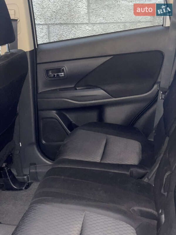 Внедорожник / Кроссовер Mitsubishi Outlander 2013 в Львове