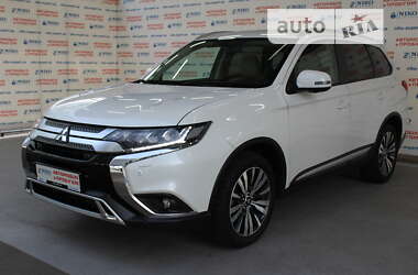 Позашляховик / Кросовер Mitsubishi Outlander 2020 в Києві