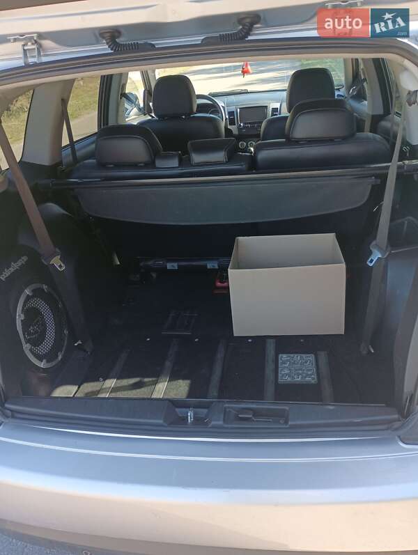 Внедорожник / Кроссовер Mitsubishi Outlander 2010 в Владимирце
