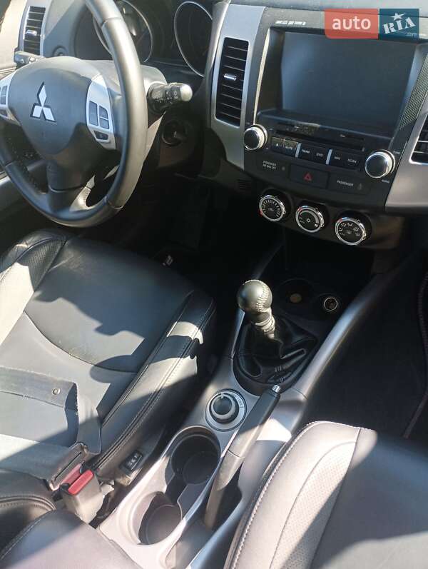 Внедорожник / Кроссовер Mitsubishi Outlander 2010 в Владимирце