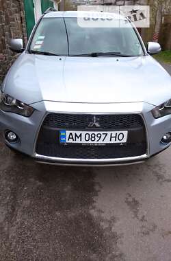 Внедорожник / Кроссовер Mitsubishi Outlander 2013 в Житомире