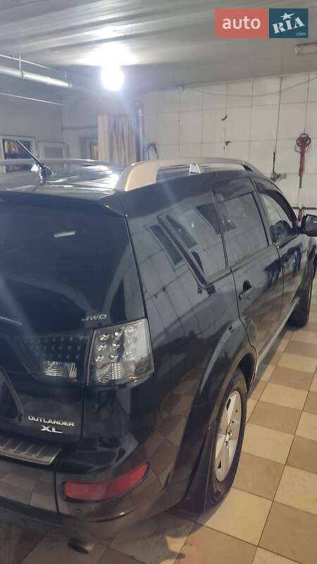 Позашляховик / Кросовер Mitsubishi Outlander 2008 в Києві
