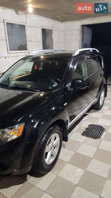 Позашляховик / Кросовер Mitsubishi Outlander 2008 в Києві