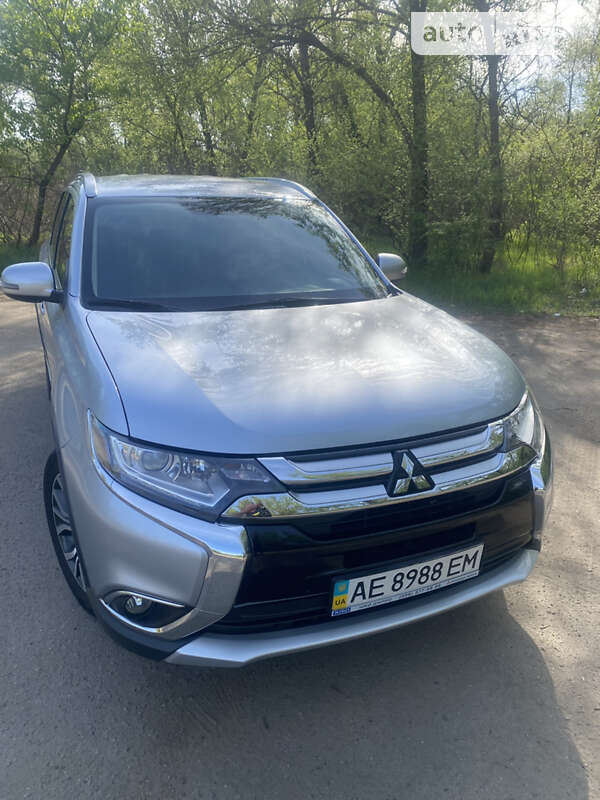 Позашляховик / Кросовер Mitsubishi Outlander 2016 в Дніпрі