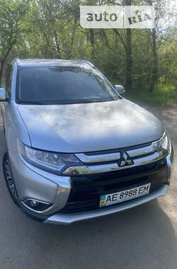 Внедорожник / Кроссовер Mitsubishi Outlander 2016 в Днепре