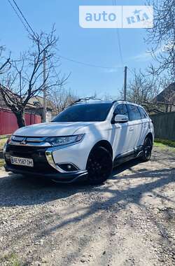 Внедорожник / Кроссовер Mitsubishi Outlander 2015 в Никополе