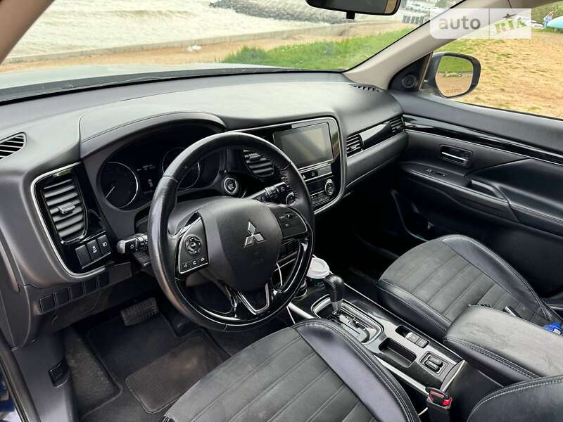 Внедорожник / Кроссовер Mitsubishi Outlander 2019 в Одессе