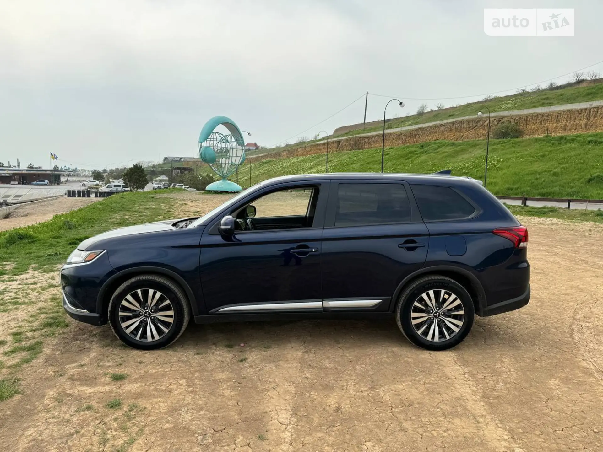 2019 Mitsubishi Outlander - мініатюра 3