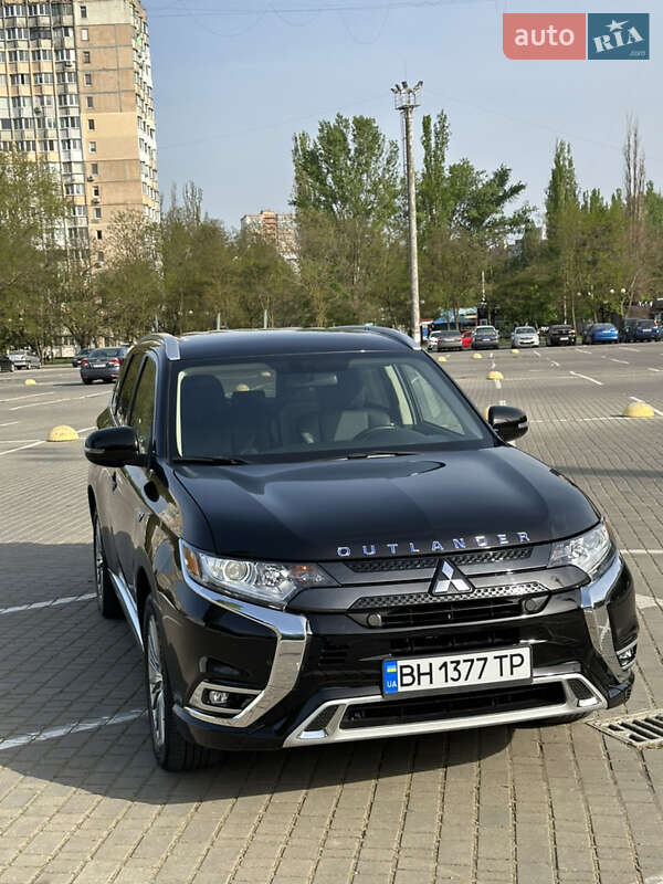 Внедорожник / Кроссовер Mitsubishi Outlander 2021 в Одессе