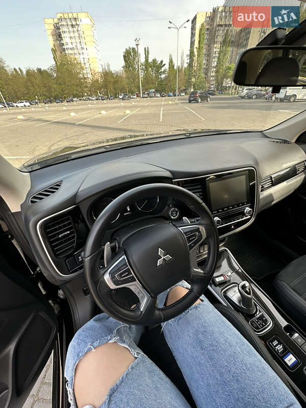 Внедорожник / Кроссовер Mitsubishi Outlander 2021 в Одессе