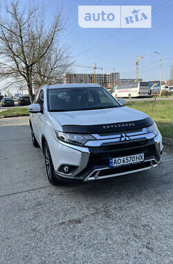 Внедорожник / Кроссовер Mitsubishi Outlander 2020 в Ужгороде