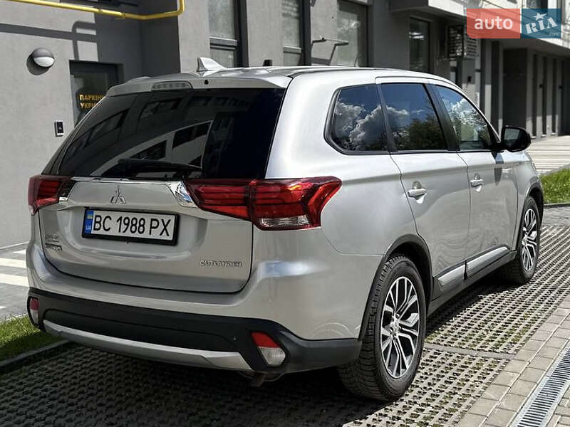 Позашляховик / Кросовер Mitsubishi Outlander 2018 в Львові