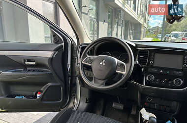 Позашляховик / Кросовер Mitsubishi Outlander 2018 в Львові