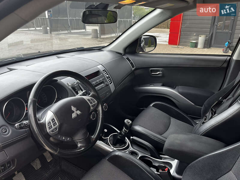 Позашляховик / Кросовер Mitsubishi Outlander 2011 в Чернівцях фото 4 Позашляховик / Кросовер Mitsubishi Outlander 2011 в Чернівцях