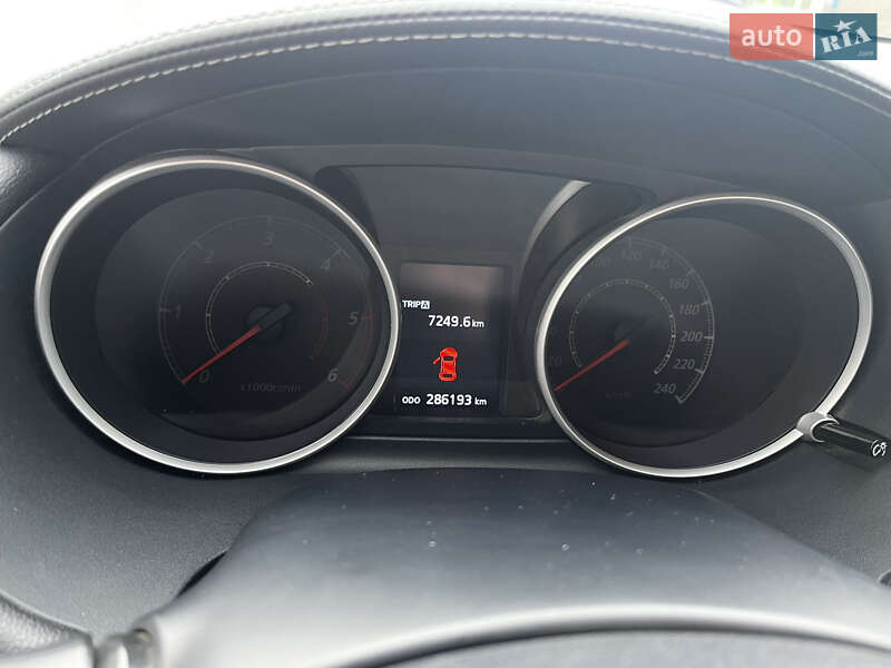 Позашляховик / Кросовер Mitsubishi Outlander 2011 в Чернівцях фото 8 Позашляховик / Кросовер Mitsubishi Outlander 2011 в Чернівцях