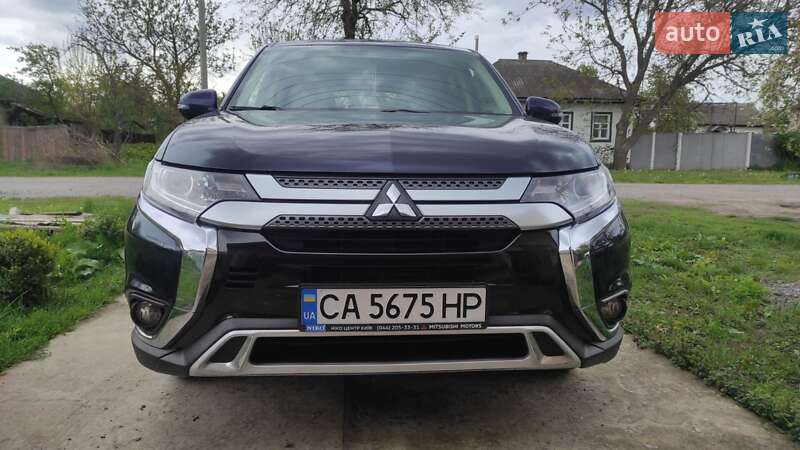 Позашляховик / Кросовер Mitsubishi Outlander 2019 в Чигирину фото 3 Позашляховик / Кросовер Mitsubishi Outlander 2019 в Чигирину