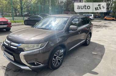 Позашляховик / Кросовер Mitsubishi Outlander 2016 в Києві