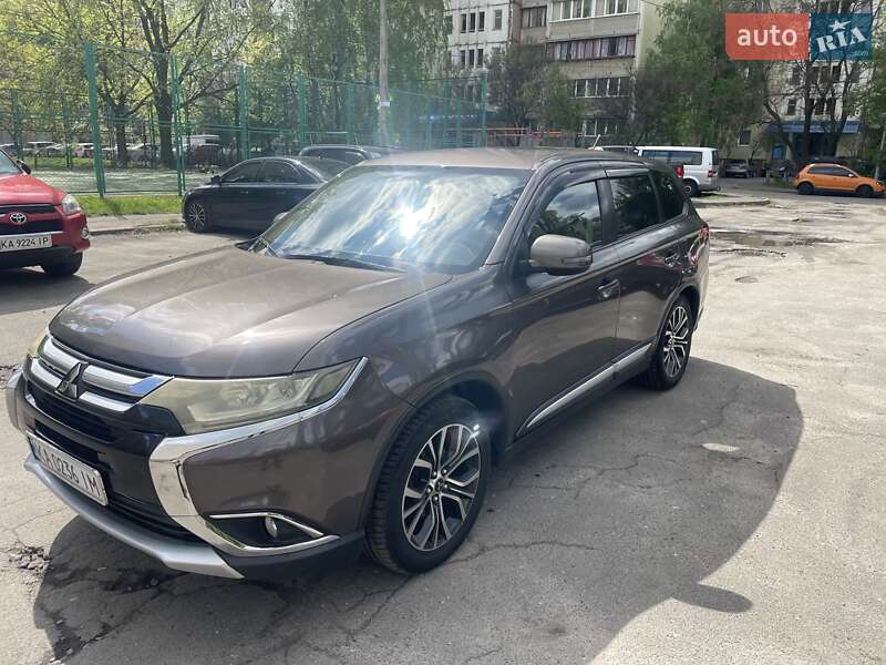 Mitsubishi Outlander 2016