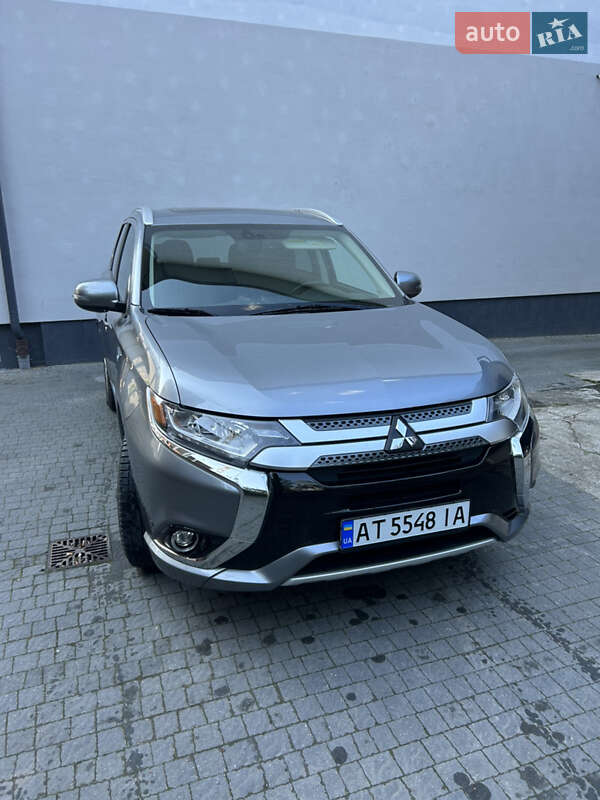Внедорожник / Кроссовер Mitsubishi Outlander 2018 в Ивано-Франковске