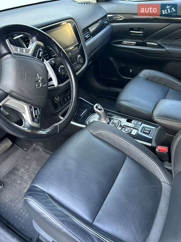 Внедорожник / Кроссовер Mitsubishi Outlander 2018 в Ивано-Франковске