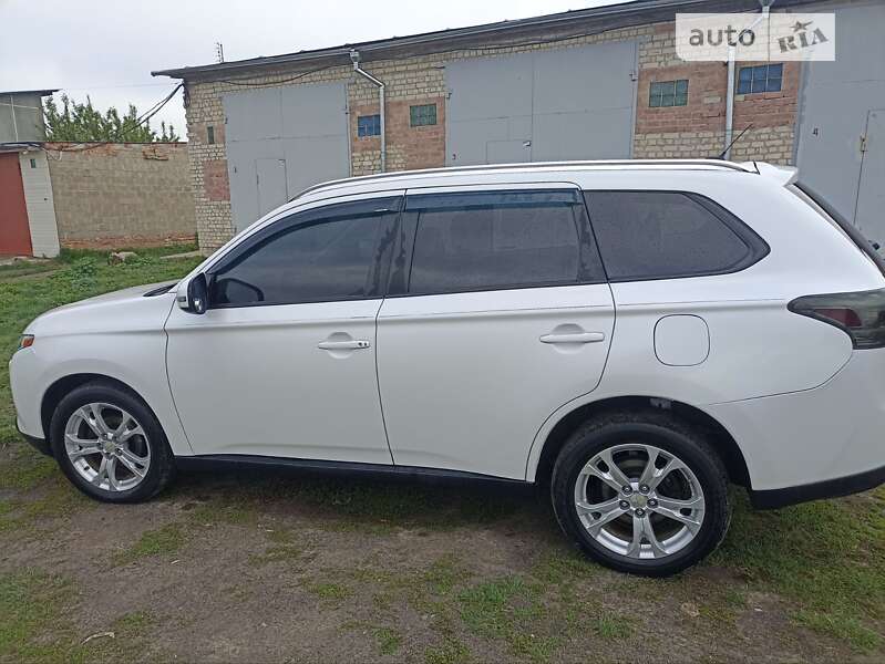Mitsubishi Outlander 2014