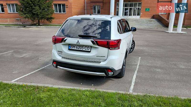 Внедорожник / Кроссовер Mitsubishi Outlander 2015 в Сумах