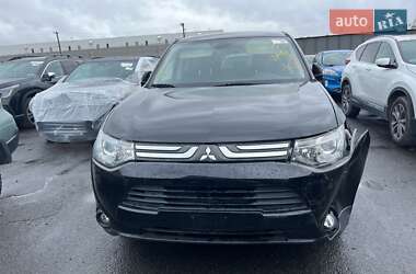 Внедорожник / Кроссовер Mitsubishi Outlander 2013 в 