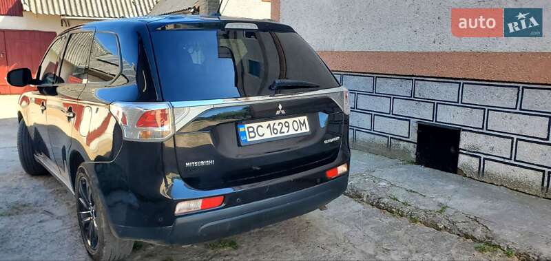 Внедорожник / Кроссовер Mitsubishi Outlander 2013 в Сокале