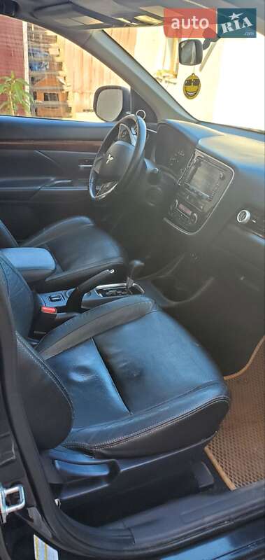 Внедорожник / Кроссовер Mitsubishi Outlander 2013 в Сокале