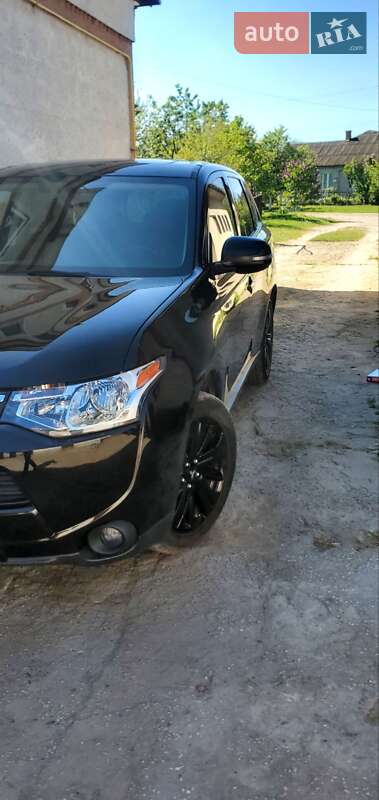 Внедорожник / Кроссовер Mitsubishi Outlander 2013 в Сокале