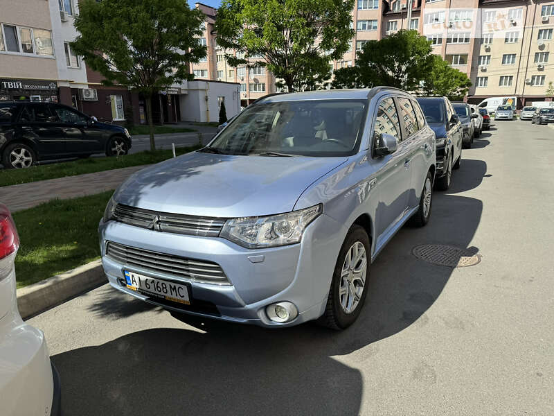 Позашляховик / Кросовер Mitsubishi Outlander 2014 в Києві