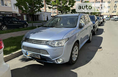 Позашляховик / Кросовер Mitsubishi Outlander 2014 в Києві