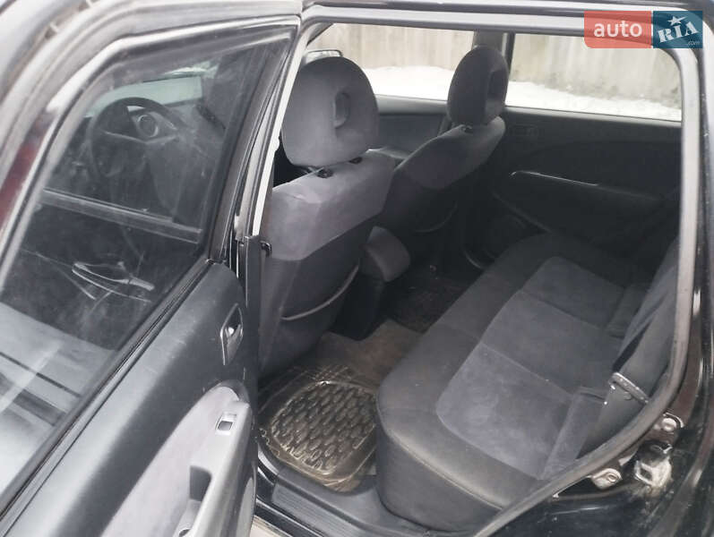 Позашляховик / Кросовер Mitsubishi Outlander 2003 в Києві