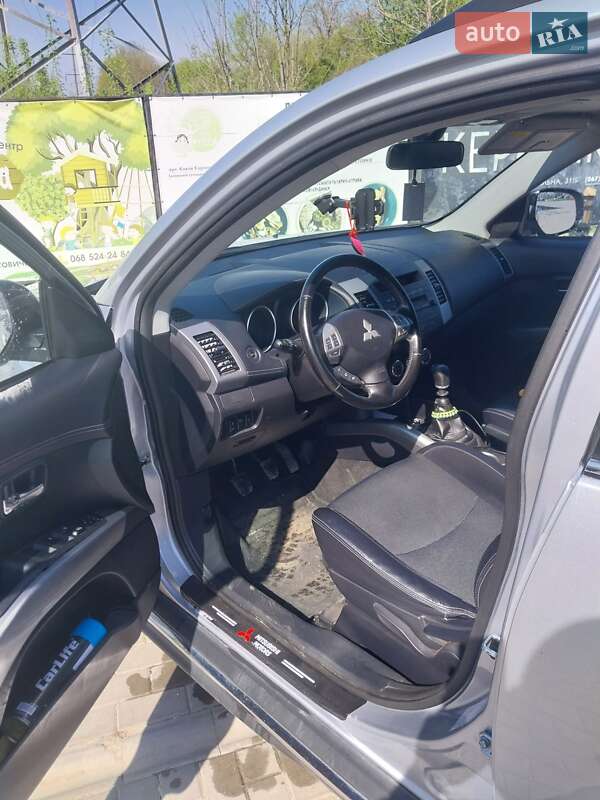 Внедорожник / Кроссовер Mitsubishi Outlander 2011 в Каменец-Подольском
