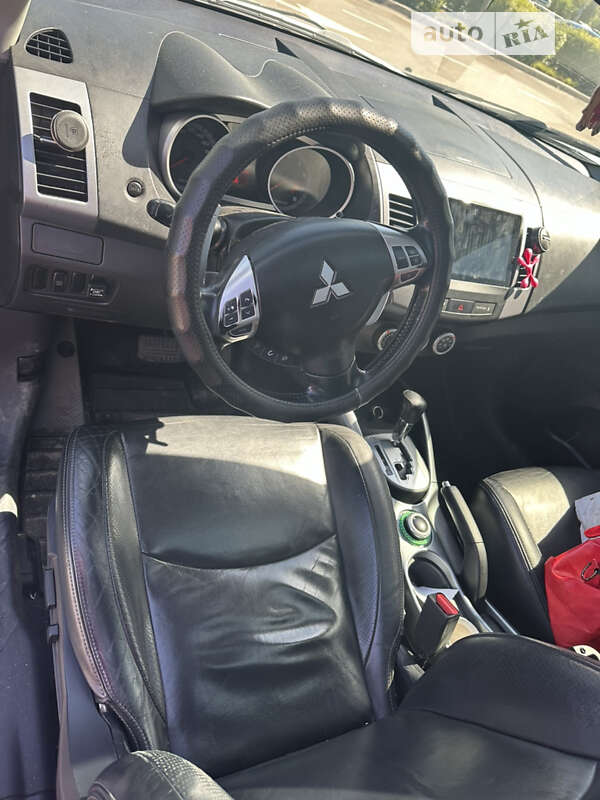 Позашляховик / Кросовер Mitsubishi Outlander 2008 в Звенигородці