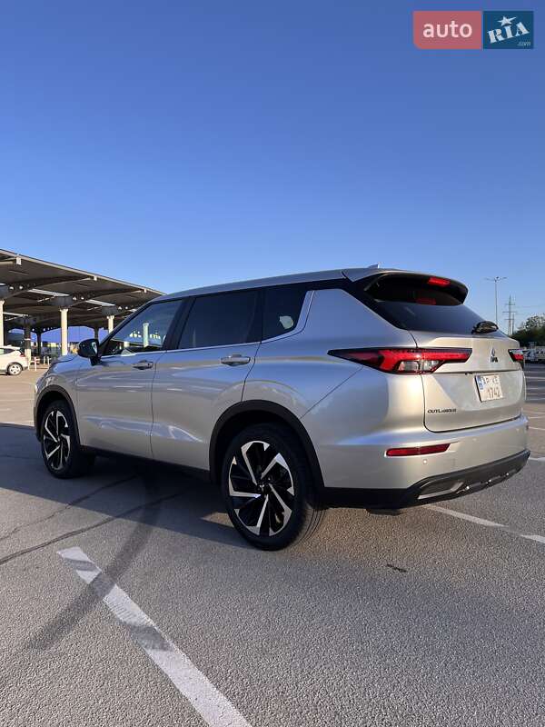 Позашляховик / Кросовер Mitsubishi Outlander 2021 в Запоріжжі