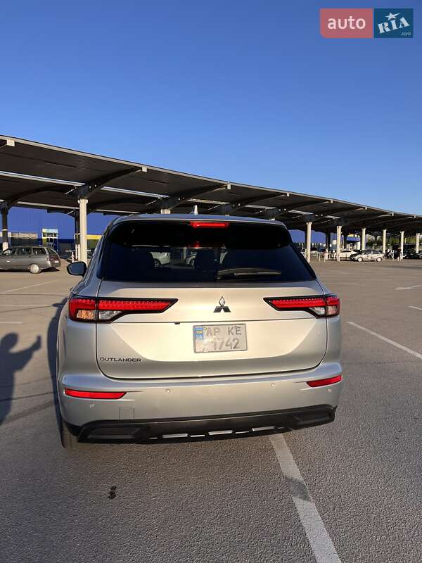 Позашляховик / Кросовер Mitsubishi Outlander 2021 в Запоріжжі