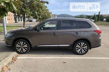 Mitsubishi Outlander 2021