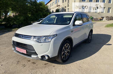 Позашляховик / Кросовер Mitsubishi Outlander 2015 в Дубні